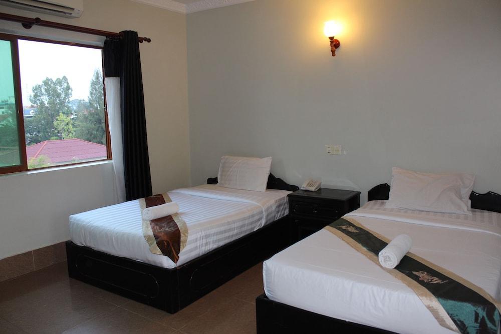 Central Night Hotel Сием Реап Екстериор снимка