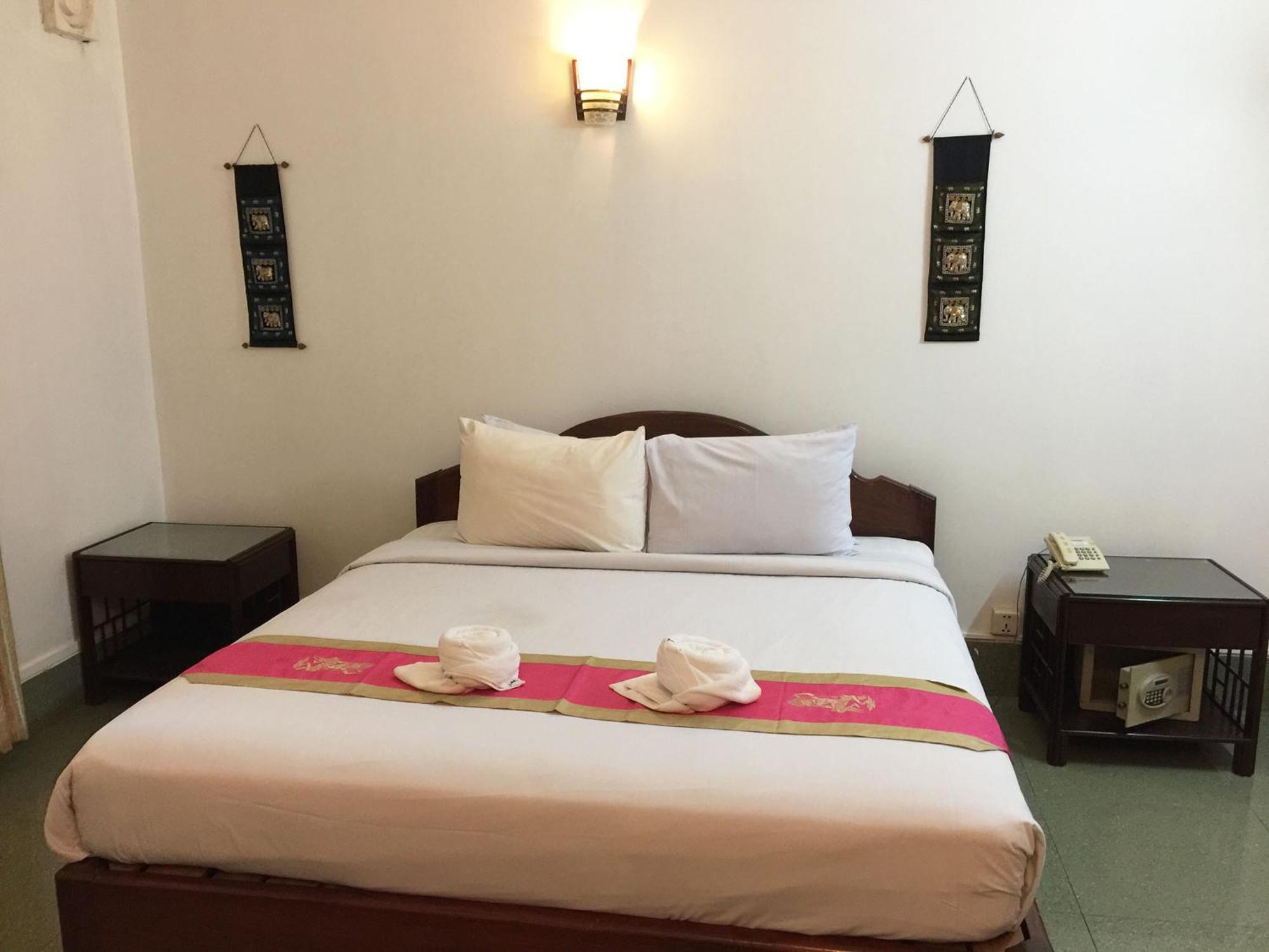 Central Night Hotel Сием Реап Екстериор снимка