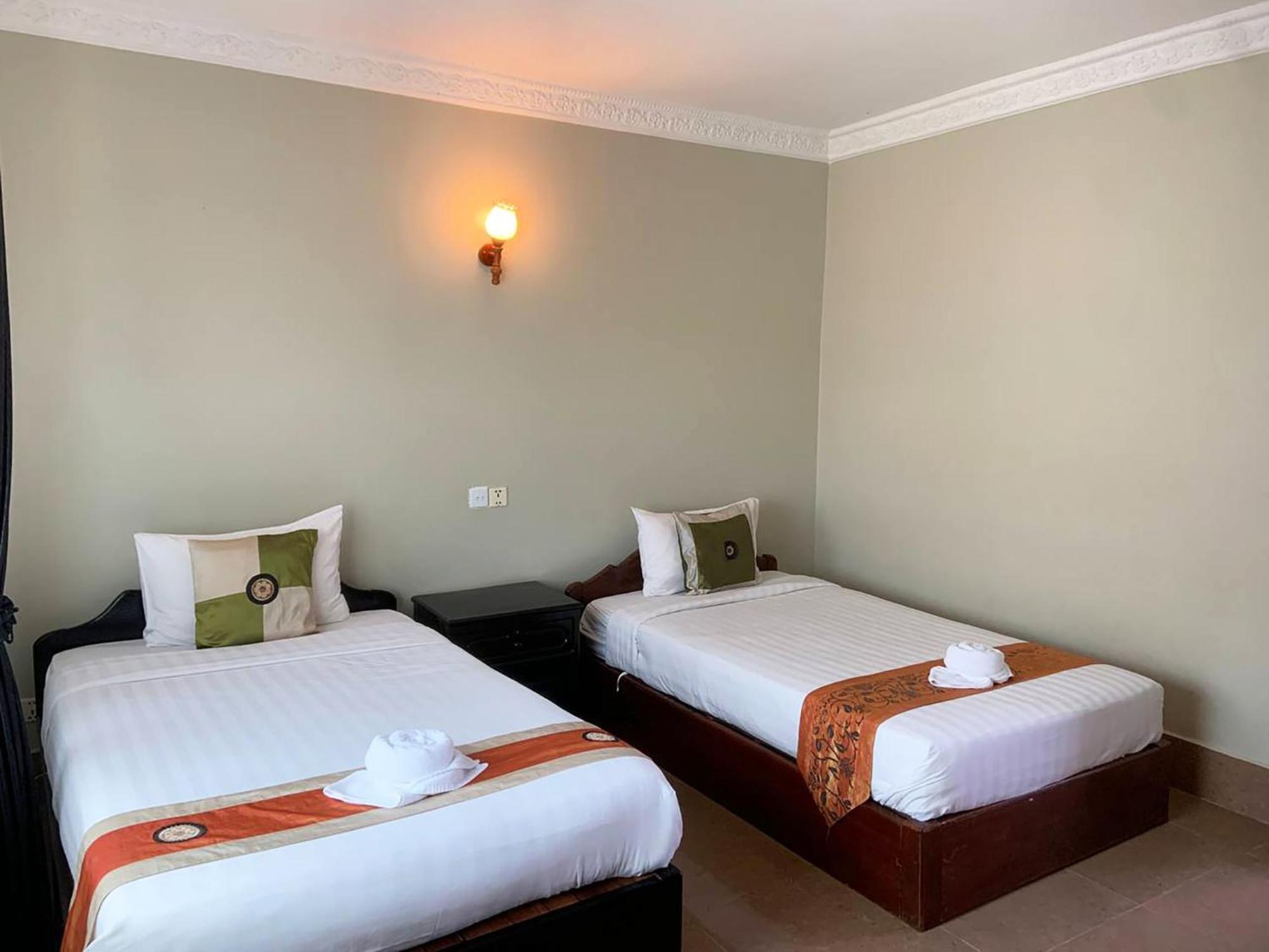 Central Night Hotel Сием Реап Екстериор снимка