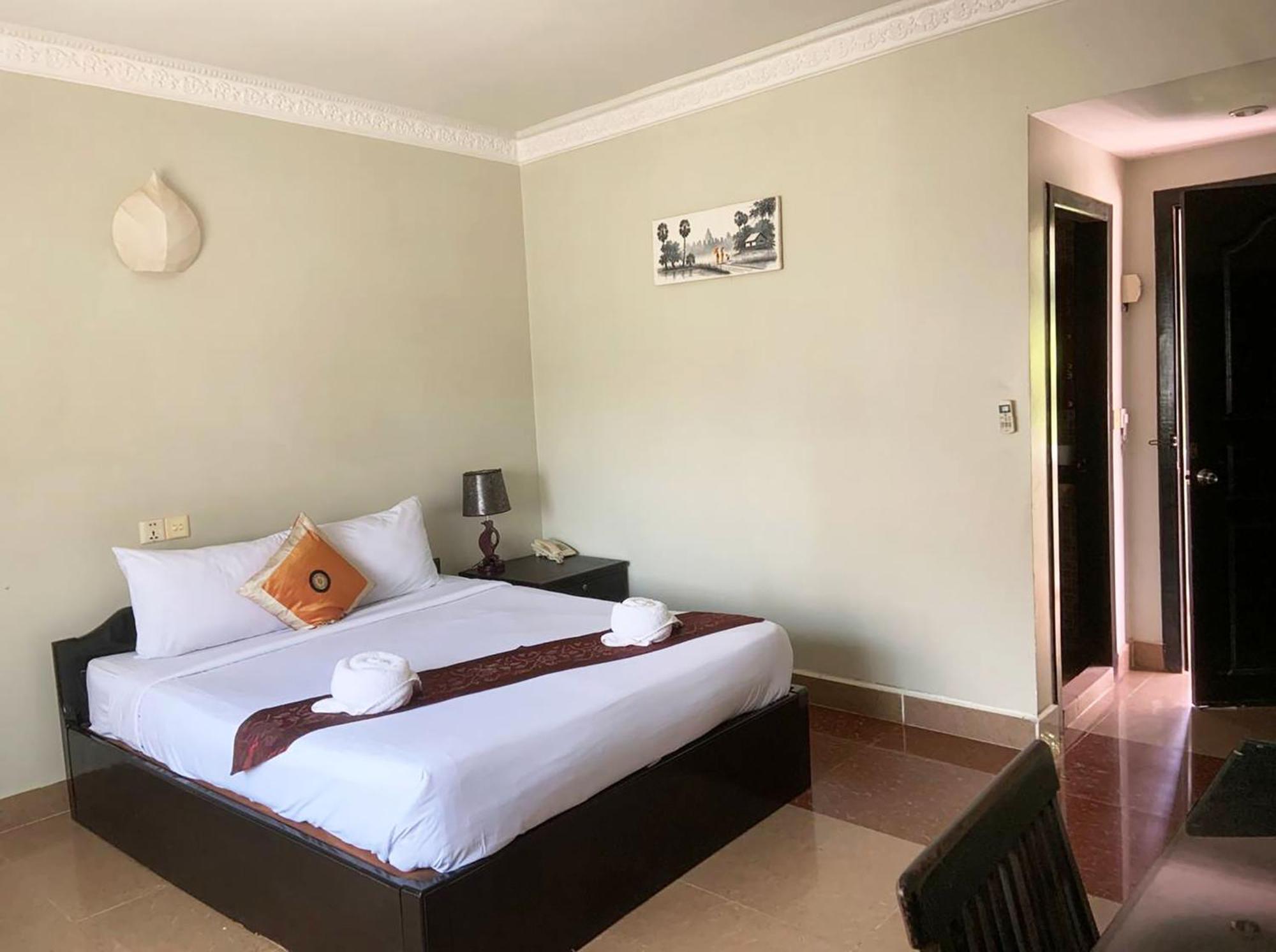 Central Night Hotel Сием Реап Екстериор снимка
