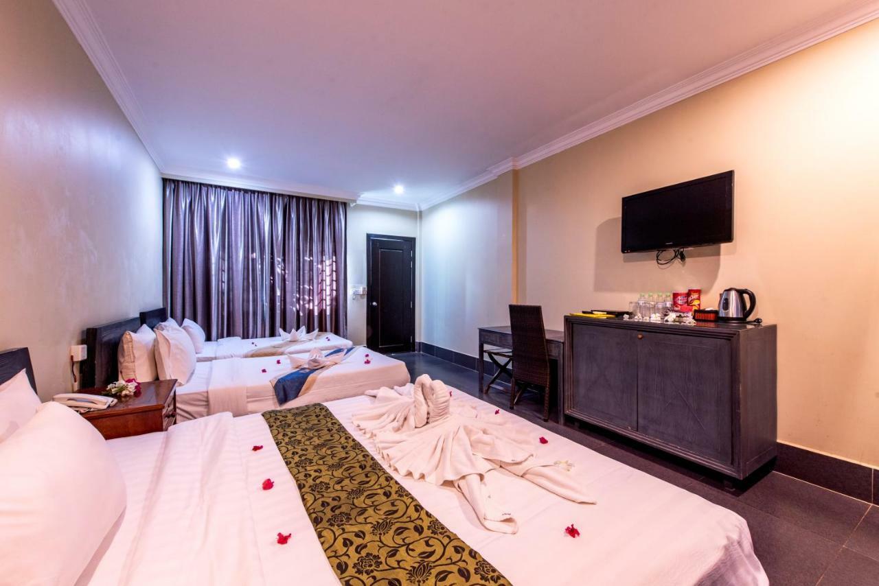 Central Night Hotel Сием Реап Екстериор снимка