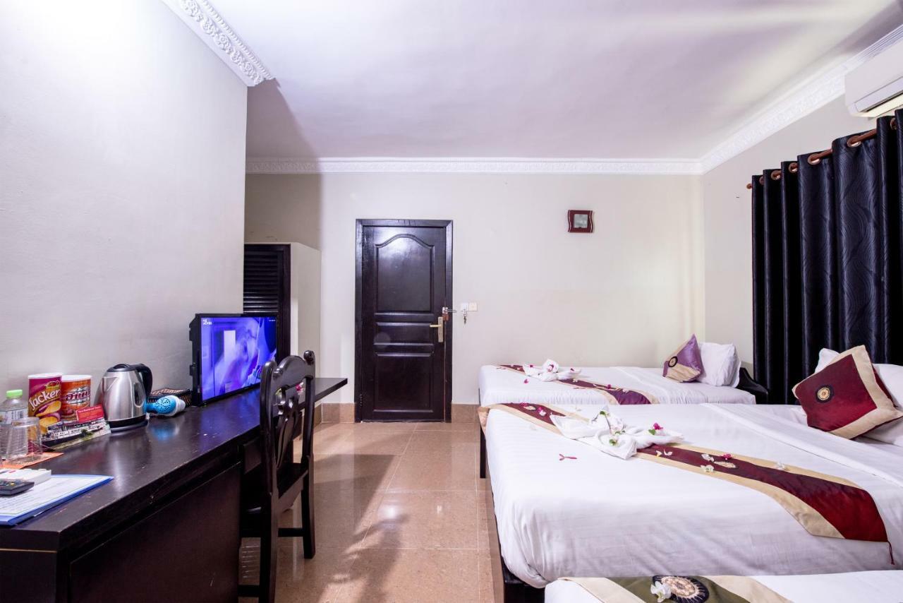 Central Night Hotel Сием Реап Екстериор снимка