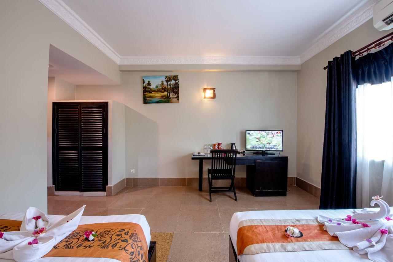 Central Night Hotel Сием Реап Екстериор снимка