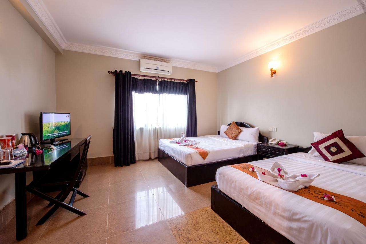 Central Night Hotel Сием Реап Екстериор снимка